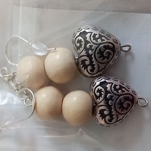 NWT Wood beads with metal heart dangling earrings  - mbarnes productions